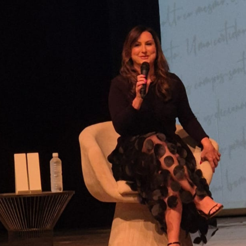 Daniela Arbex é uma jornalista e documentarista brasileira dedicada à defesa dos direitos humanos. Foto: Beatriz Pontes