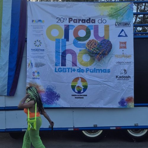 Trio elétrico que conduziu o público pelas ruas da capital. - Foto: Bia Pontes